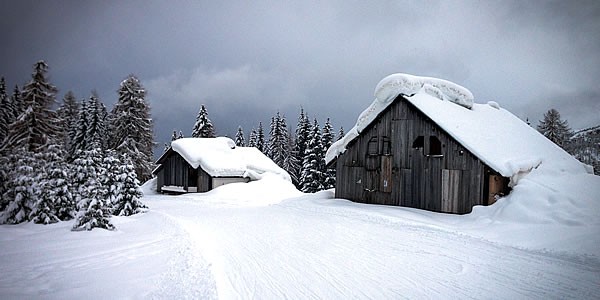 Traveler of Lost City: Winter + Autumn Scenes